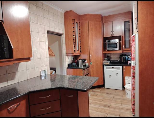 4 BEDROOM HOUSE FOR SALE IN MULBARTON